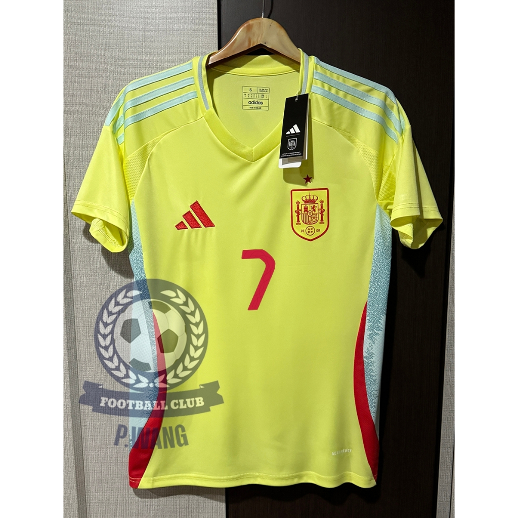New!! เสื้อฟุตบอลทีมชาติ สเปน Away ชุดเยือน ยูโร 2024 เกรดแฟนบอล [ 3A ] สีเหลือง พร้อมชื่อเบอร์นักเตะในทีมครบทุกคน ตรงปก