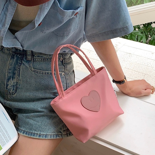 พร้อมส่ง กระเป๋าถือ ผ้าไนล่อน ปักลายหัวใจ แบบพกพา ขนาดเล็ก จุของได้เยอะ เรียบง่าย สไตล์เกาหลี 868