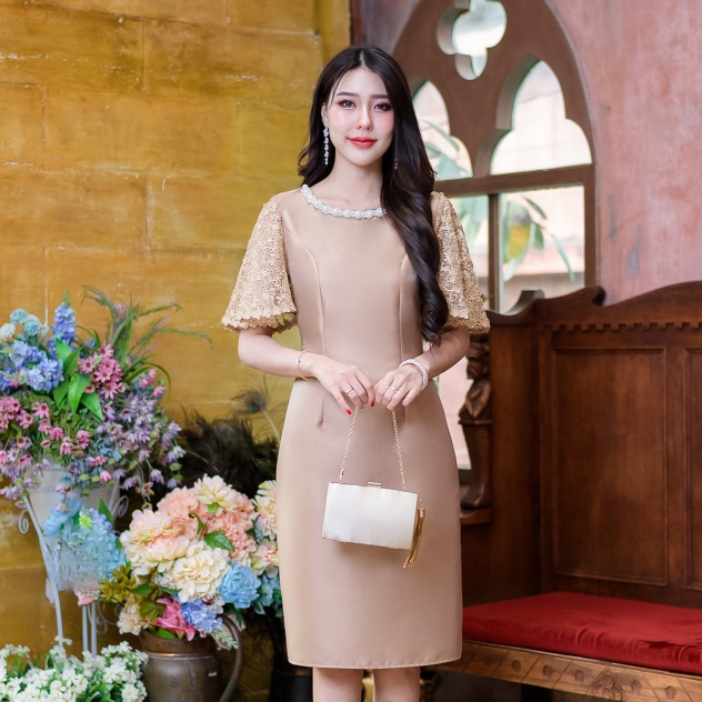 All Ladies เดรสคอมุกดอกไม้แขนระบาย เดรสผ้าไหมญี่ปุ่น แต่งแขนระบายทางร้านใช้ผ้าลูกไม้ใยบวบดอกลอย