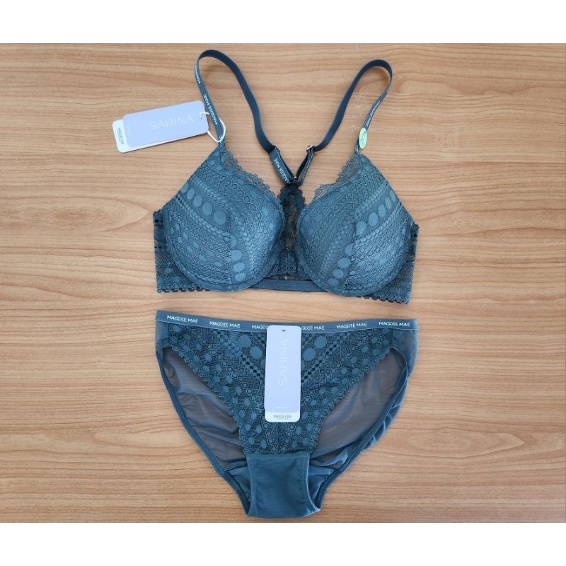 Sabina เสื้อชั้นในตะขอหน้าผ้านิ่ม 32B 32C 34A 34D