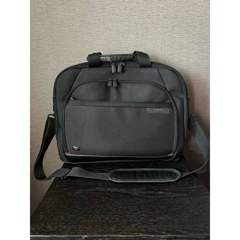 กระเป๋า Laptop ยี่ห้อ Samsonite
