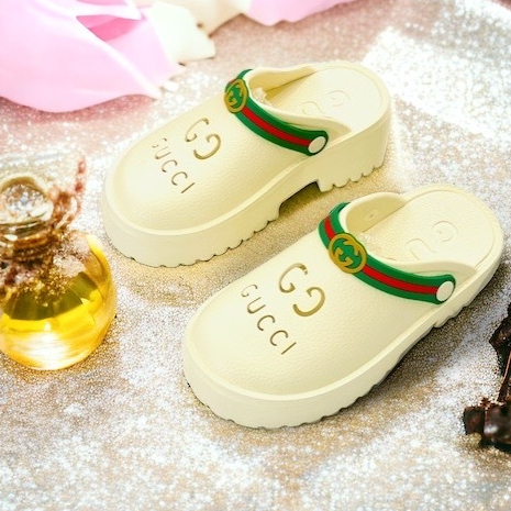 ยางพร้อมส่ง รองเท้าส้นตึก เปิดส้น ปั้มลาย G พื้นสูง นุ่มสบายเบามากๆ