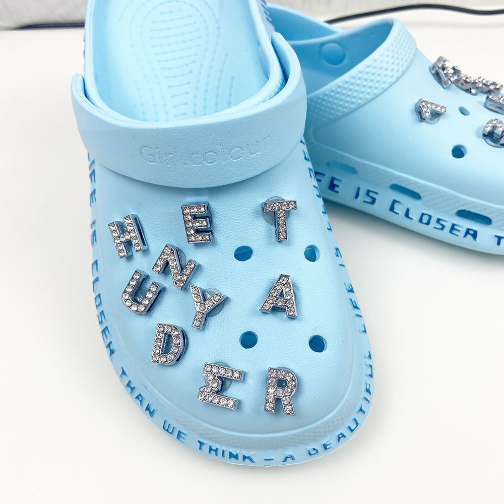 อะไหล่แต่งรองเท้า จิ๊บบิทตัวติดรองเท้า  อุปกรณ์เสริม Jibbitz Crocs A-Z มีเพชร