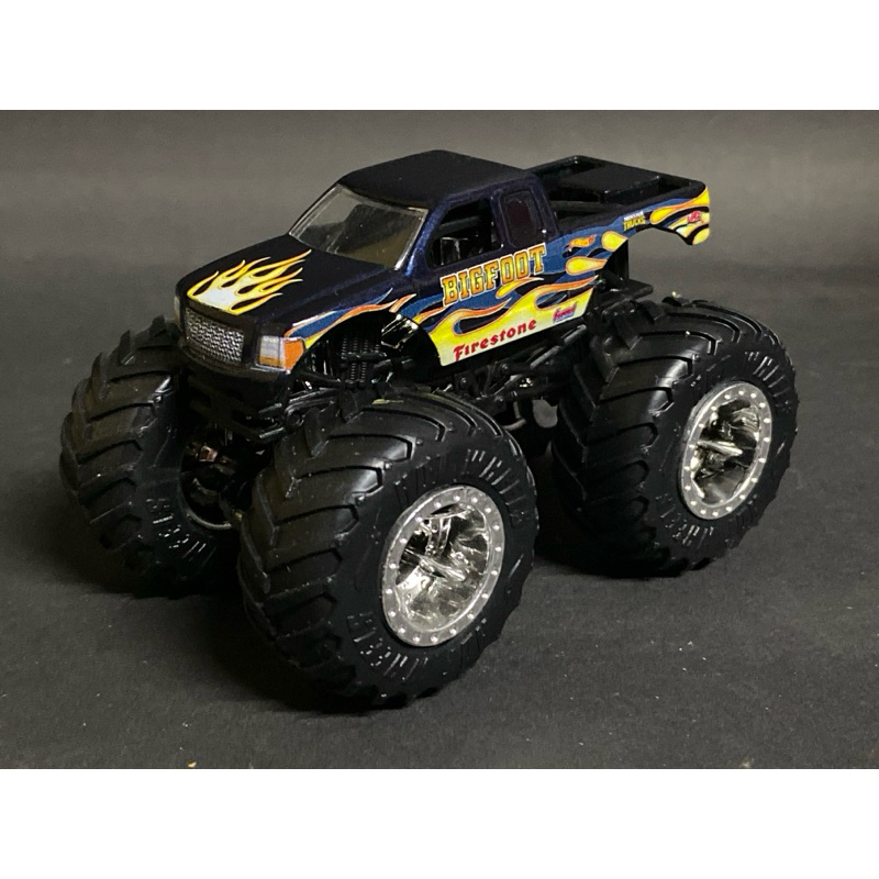 Hotwheels Monster Truck Bigfoot Firestone ขนาด 1:64 นอกแพ็ค