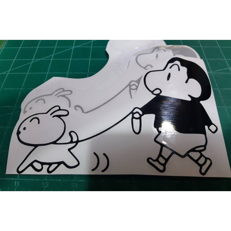 สติ๊กเกอร์ #ชินจัv จูงชีโร่ งานตัดสะท้อนแสง เป็นไดคัดเส้น ขนาด ยาว 20×13 cm