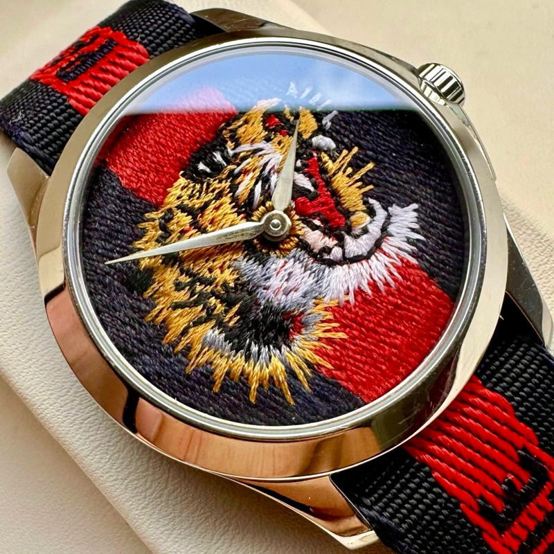 Gucci Tiger Watch 126.4 Swiss Made