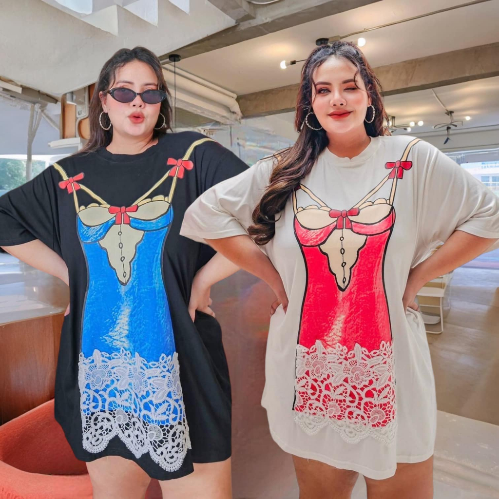 เสื้อยืดคอกลมตัวยาว สกรีนรูปเดรสสายเดี่ยว แต่งลูกไม้ 46"-66"