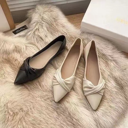 รองเท้าหัวแหลม ส้นแบนสินค้าพร้อมส่ง ใส่ออกงานใส่ทำงาน TP413