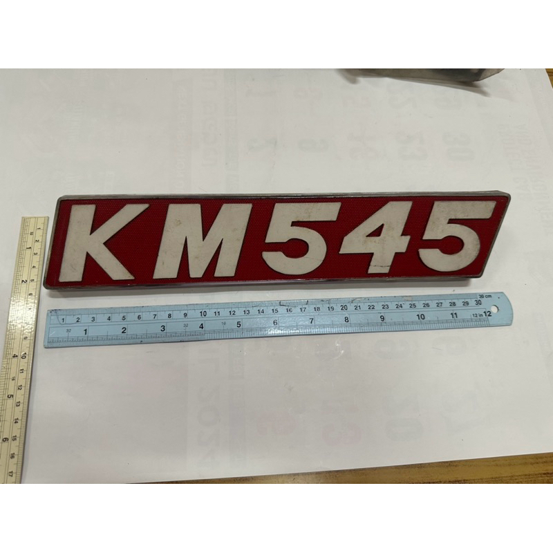 ตัวหนังสือติดรถ โลโก้ติดรถ  HINO “ KM545 “  รถบรรทุก 6 ล้อใหญ่
