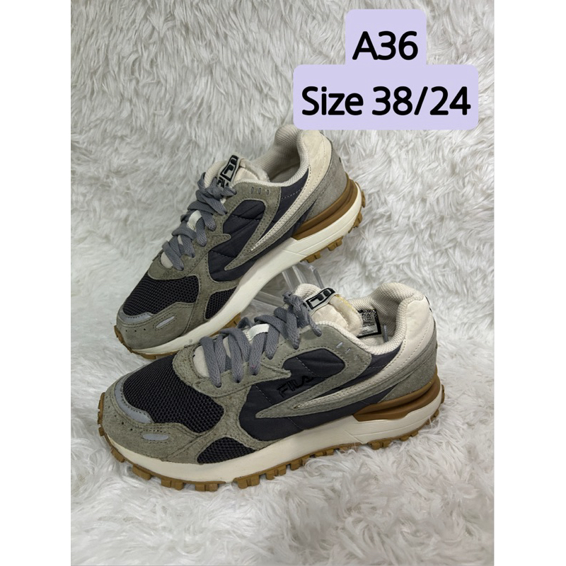 A36 รองเท้าผ้าใบมือสอง size 38/24
