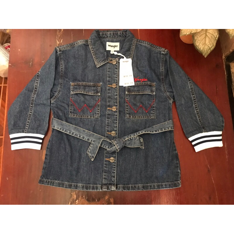 เสื้อยีนส์เด็ก อายุ 9-10 ปี wrangler แท้ 💯% ราคาเต็ม 2,090 บาท
