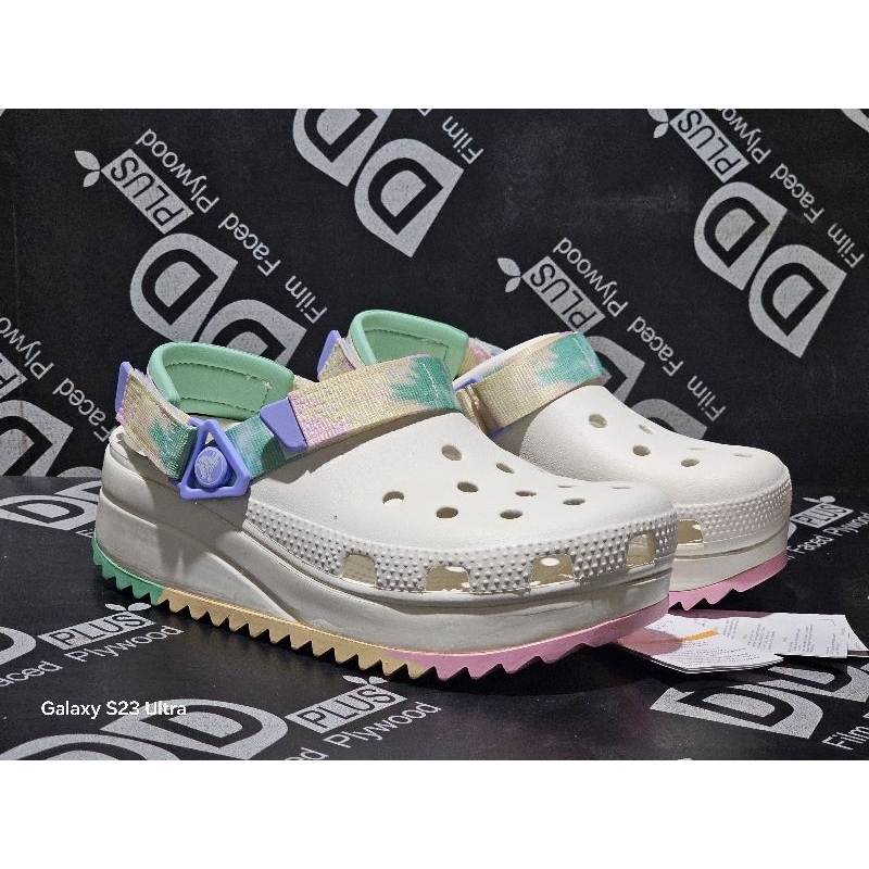 รองเท้าแตะ Crocs Classic Mega Clog ผู้หญิง ส้นสูง มีไชส์35–41รองเท้าสวยสวย