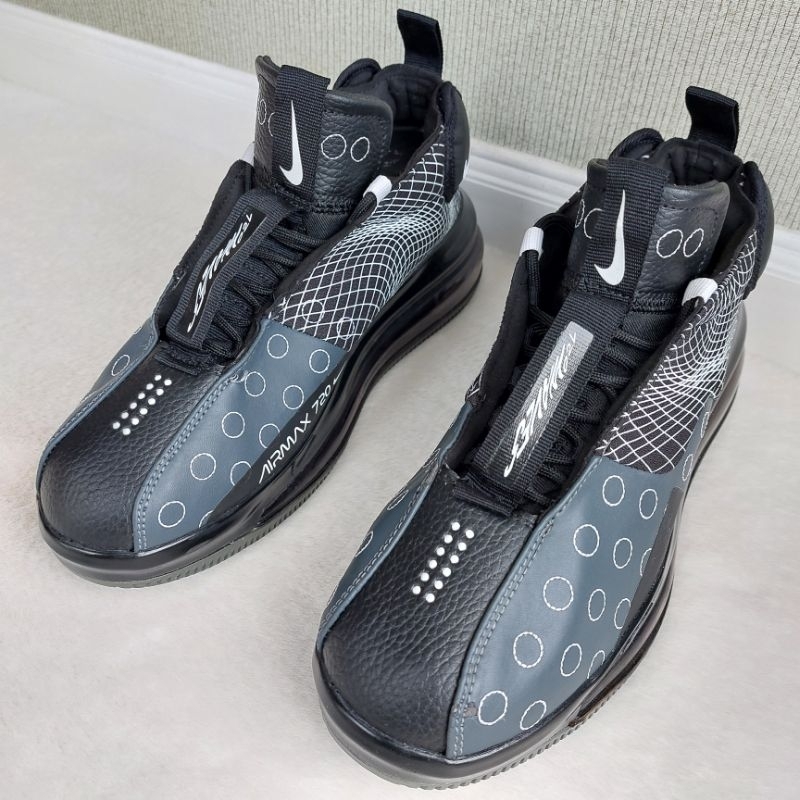 รองเท้ามือสอง Nike Air Max 720 Waves
(Size 43 / 27.5 Cm.)