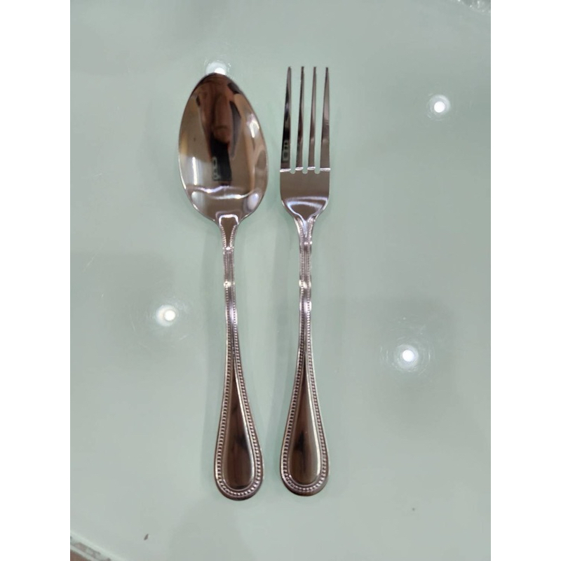 ช้อนส้อม สเเตนเลส ความหนา2มิล(1คู่) ลายไข่ปลา ตราเพนกวิน ผลิตโดยศรีไทยซุปเปอร์แวร์