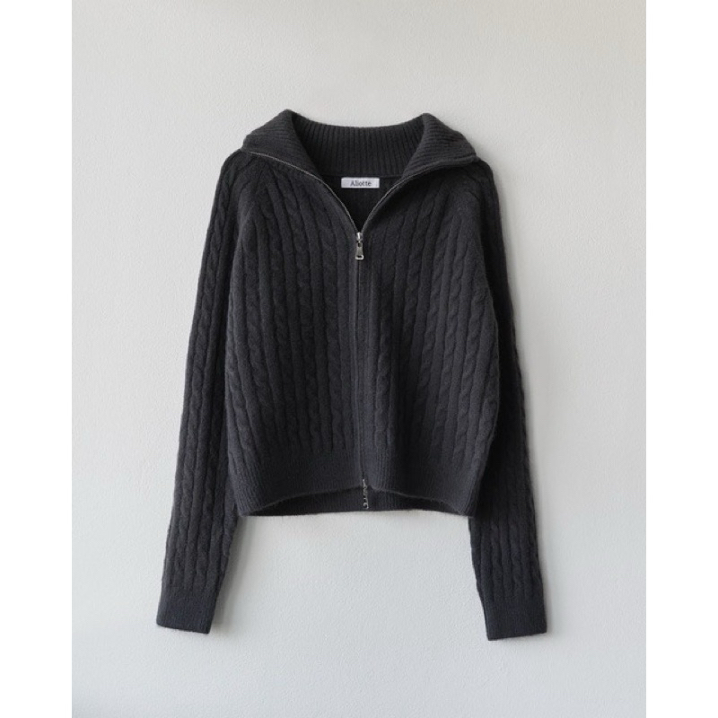 ส่งต่อเสื้อกันหนาวแบรนด์ aliotte store สี Darkgrey