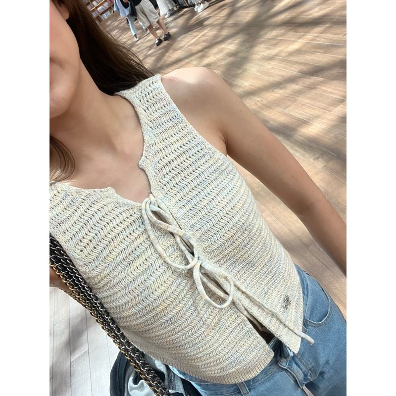 Ferry knit vest เสื้อไหมพรม ผูกโบว์หน้า ดีเทลผูกโบว์หน้า