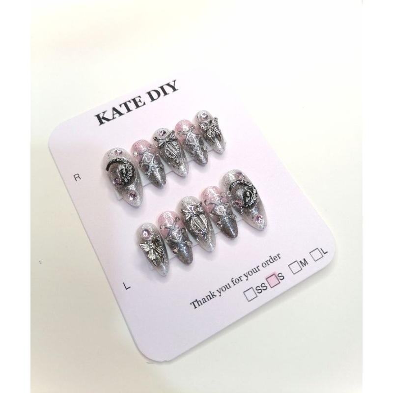 New!! เล็บปลอ​มสี​เจลแท้​ ทรงปลายแหลม​ โทนดำชมพูกลิต​เตอร์​ ติดอะไหล่​โทนเงินดำ​​ งาน​แนวเข้ม, สวย, เทห์