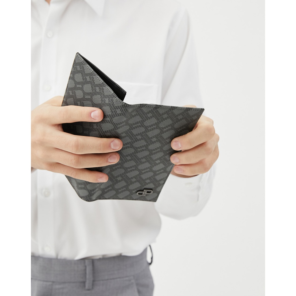 DAPPER กระเป๋าสตางค์ DP Interlock Monogram Breast Pocket Wallet สีดำลาย (BWM/BK/1135PP2)