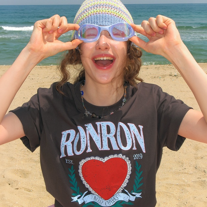 Ronron Heart Laurel Over Fit T Shirt (Charcoal, White, Soft Blue)