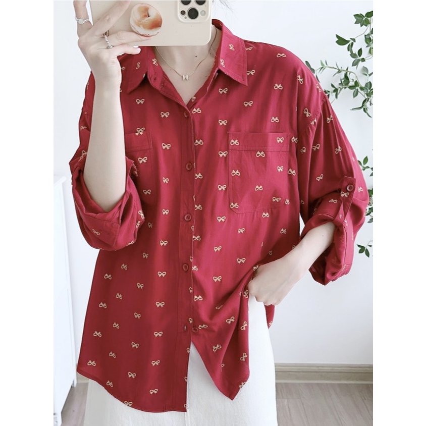 【ส่งจากไทย】แฟชั่นคอปกเสื้อเชิ้ตแขนยาวผู้หญิงลายโบว์ กระดุมหน้า ผ้าดีใส่สบาย แฟชั่นสาวอวบ ไซส์ใหญ่