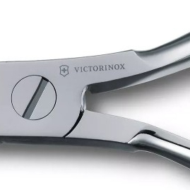 Victorinox Nail Nipper – Nail Pliers with Cross-Hatched Handles (8.2023.11) กรรไกรตัดเล็บ เล็บเท้า อุปกรณ์ทำเล็บ ราคา ถูกที่สุด ดีลบีเคเค แกลเลอรีภาพที่ 2