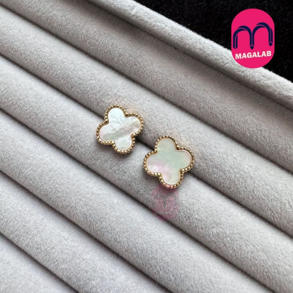 ต่างหูใบโคลเวอร์ (สีขาว) สายมูความรัก ความเมตตา มหาสเน่ห์ รุ่นยอดฮิต