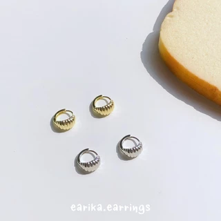 earika.earrings - mini croissant hoop ต่างหูห่วงทรงครัวซองก้านเงินแท้ชุบทองคำขาว/ทอง (มีให้เลือก 2 สี) ผิวแพ้ง่ายใส่ได้