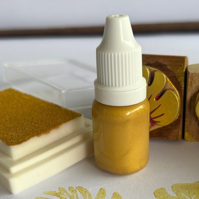 น้ำหมึกสีทอง สูตรน้ำ พร้อมฟองน้ำ (Blank Ink Pad) น้ำหมึกสีทองสวยงาม แวววาว แห้งเร็ว  บรรจุ 10 ซีซี