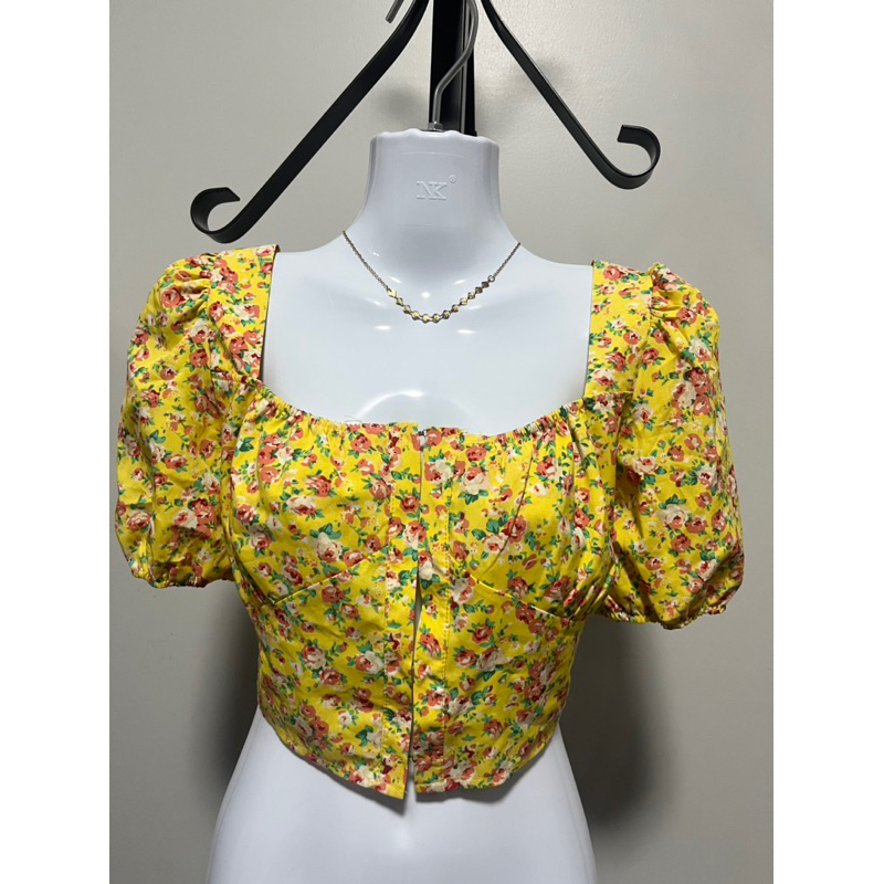 เสื้อครอป งานผ้า Pradap ประดับไซส์ M อกได้ถึง 32-33 นิ้ว