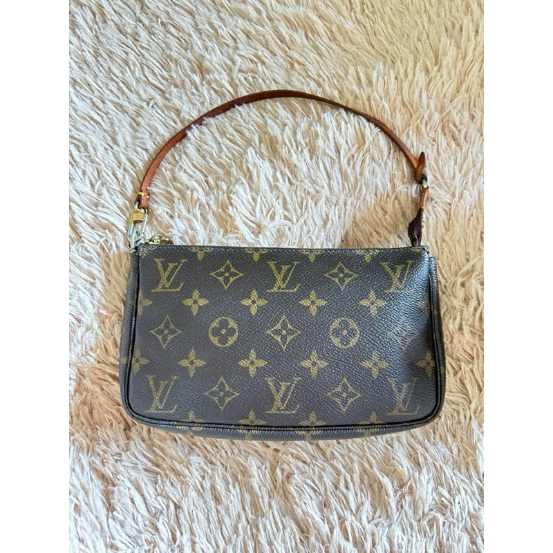 lv pochette monogram vintage ปี 2001