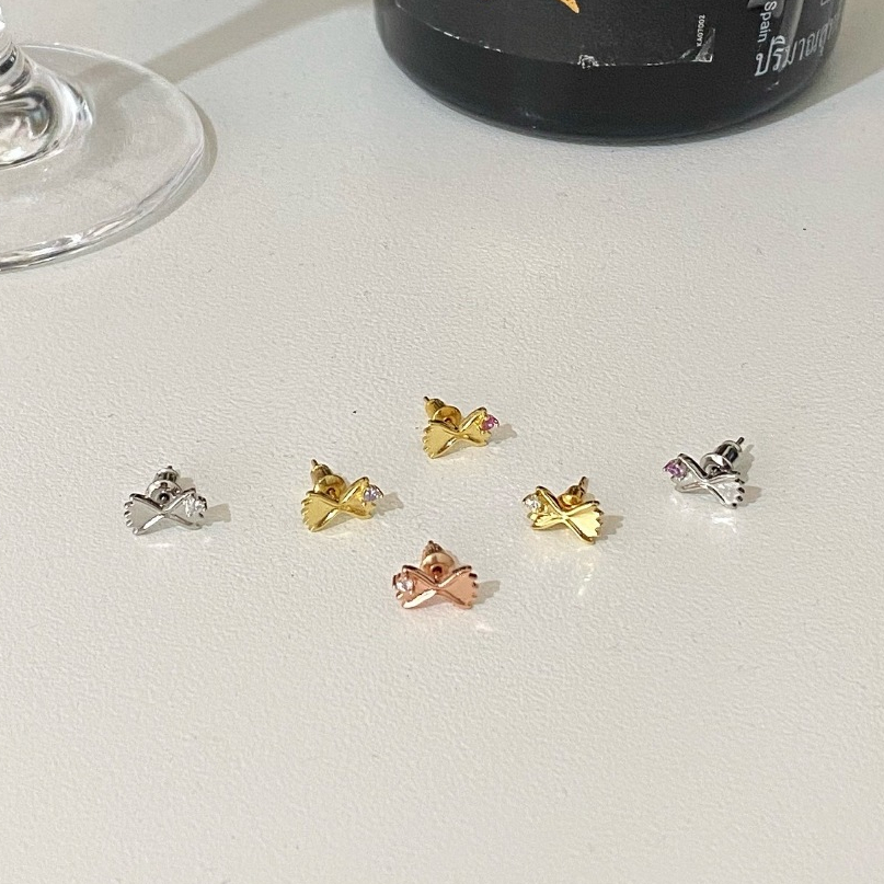 Petite Bowie Pasta Stud ต่างหูสตั๊ดพาสต้ารูปโบว์