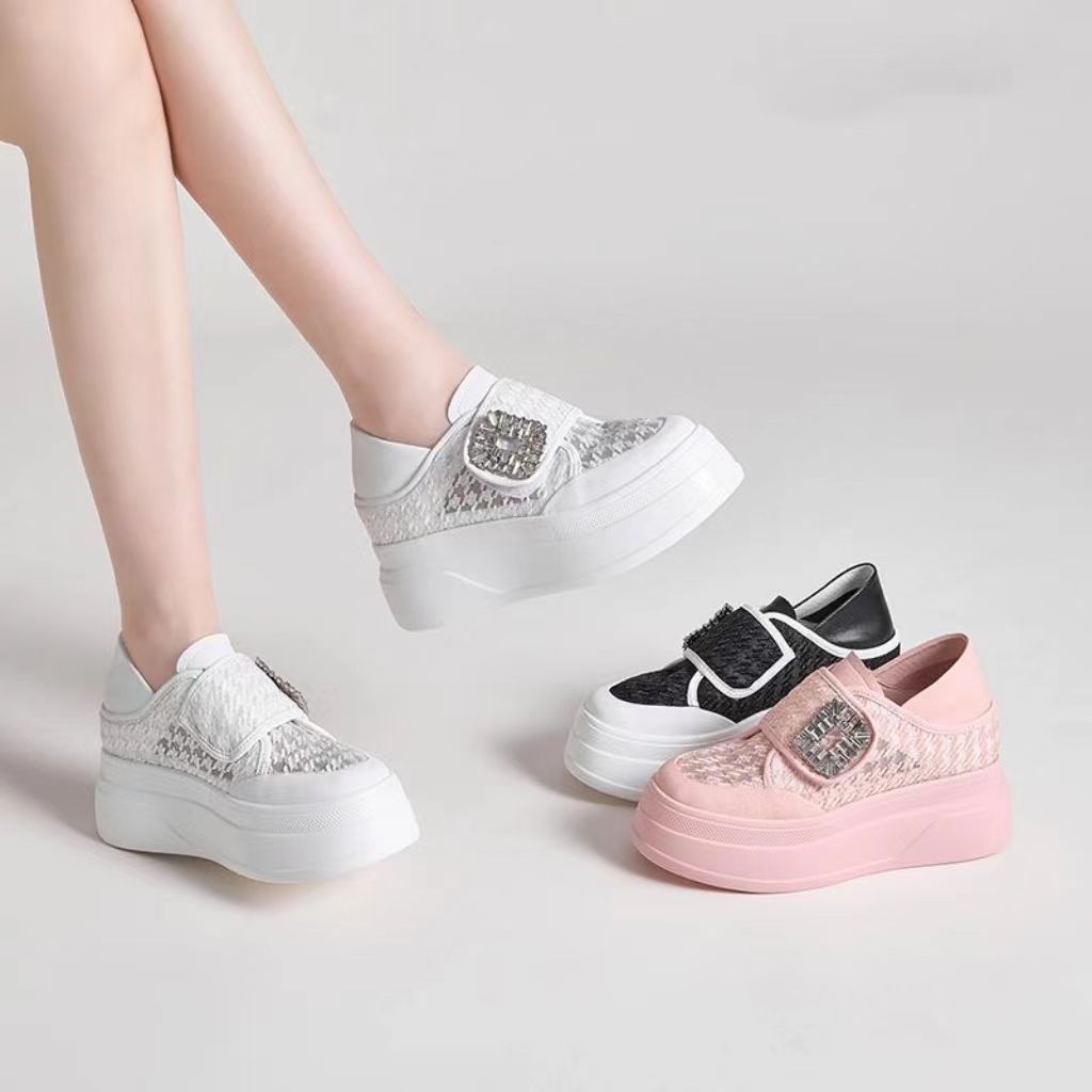 พร้อมส่ง รองเท้าเสริมส้นสูงรองเท้าผ้าใบเสริมส้น 6ซม เพิ่มความสูงผู้หญิง