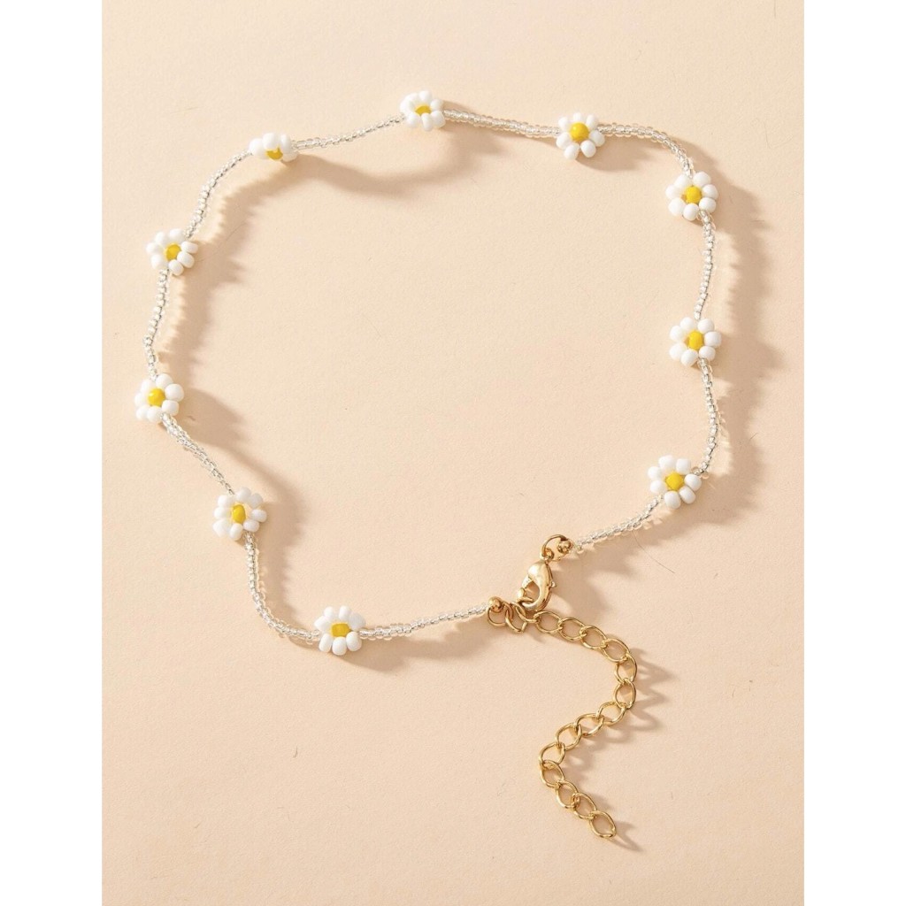 KYM.vibes - little daisy necklace สร้อยคอลูกปัด ลายดอกไม้สีขาว