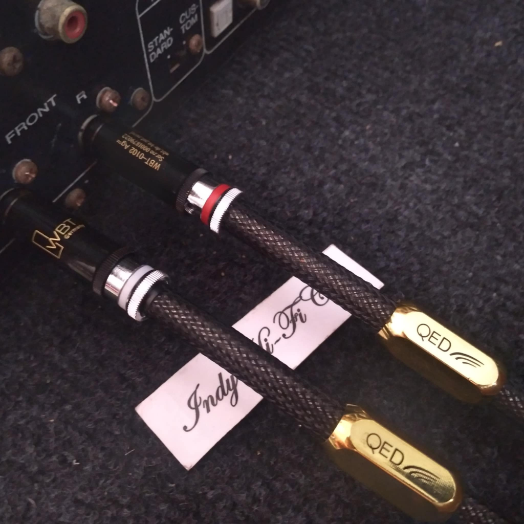 สายสัญญาณ RCA QED Signature Series   รุ่นท็อปพร้อมใช้งาน ราคาต่อ 2 เส้น สามารถเลือกความยาวได้