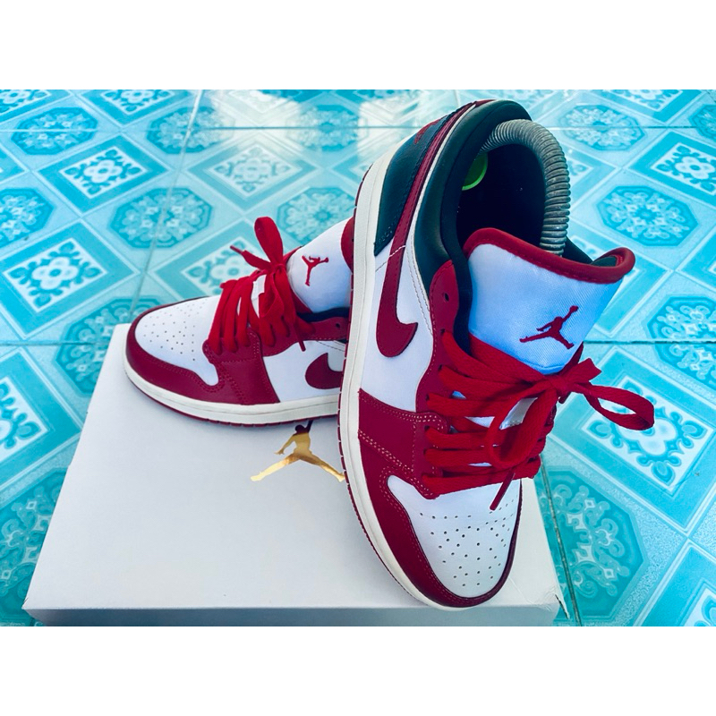 NIKE  AIR JORDAN 1 LOW