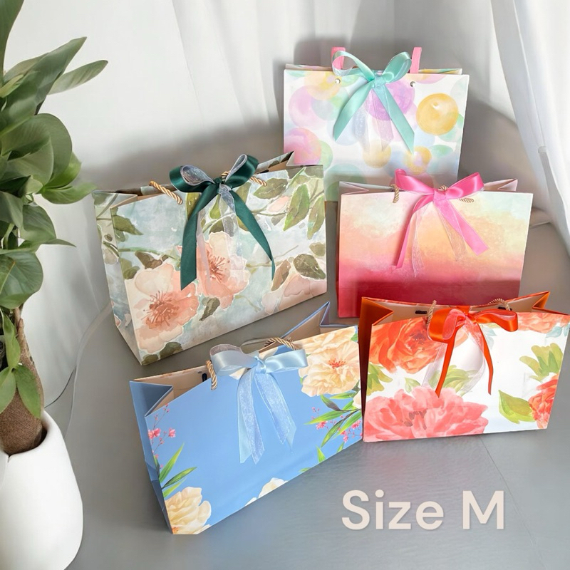 (รหัส35)ถุงกระดาษลายสวย พร้อมริบบิ้น 2สี2ชั้น (1 แพ็ค/มี10ใบ)