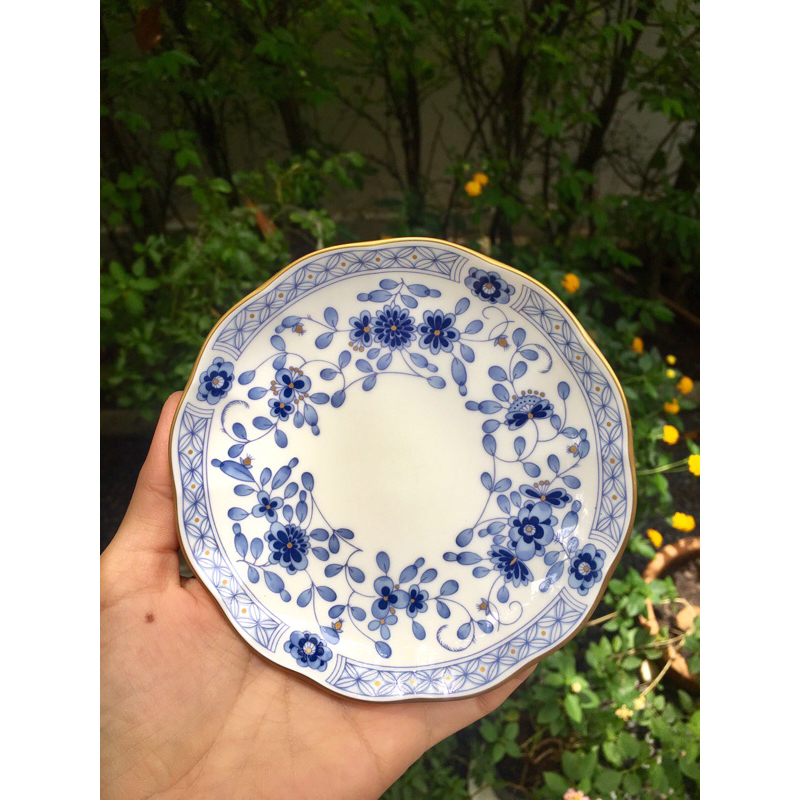 Narumi จานลายดอกไม้ Blue & White เนื้อ Bone สวยค่ะ