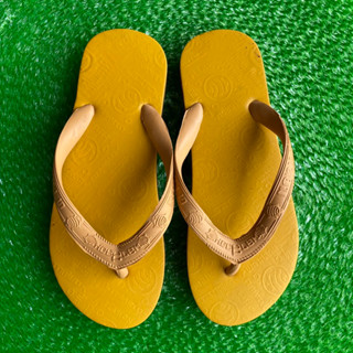 รองเท้าแตะพระ ตราดาวเทียม สีเหลือง (สีเหลืองพระใส่ได้) รุ่นย…