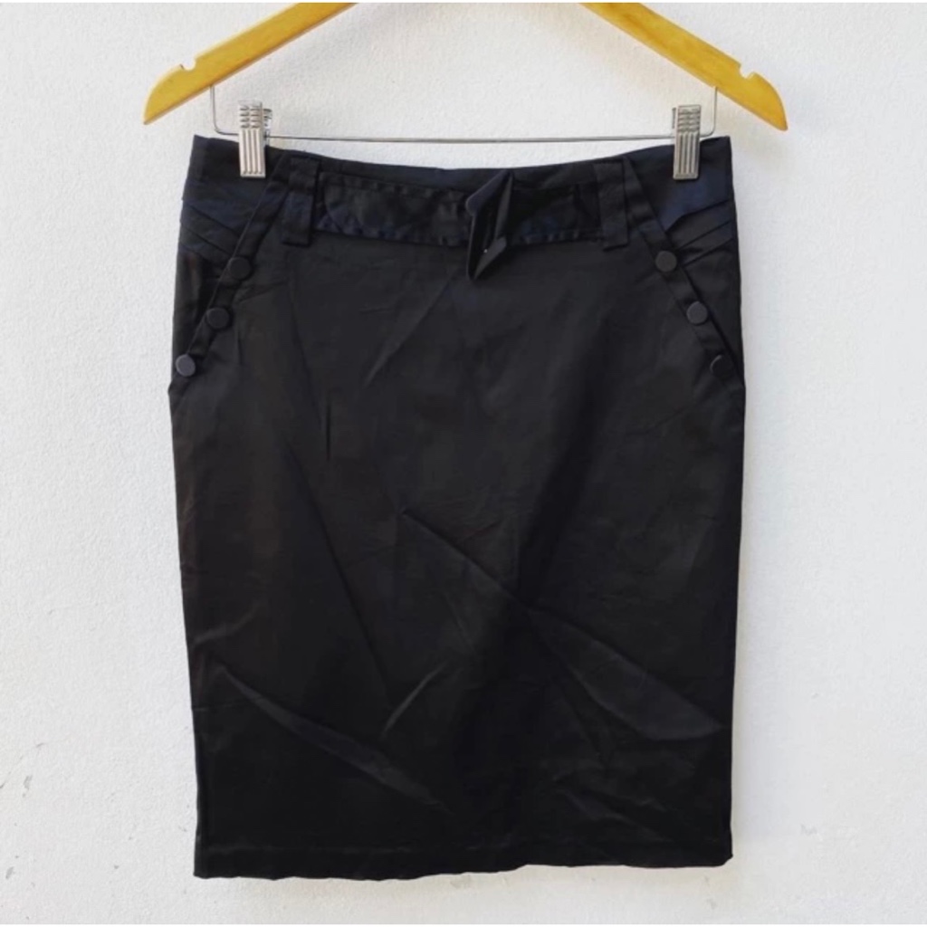 กระโปรงสั้นญี่ปุ่น มือสอง สภาพดี ซักหอมๆ มีซับ เอว 28 ยาว 23 สะโพก 34 YF41