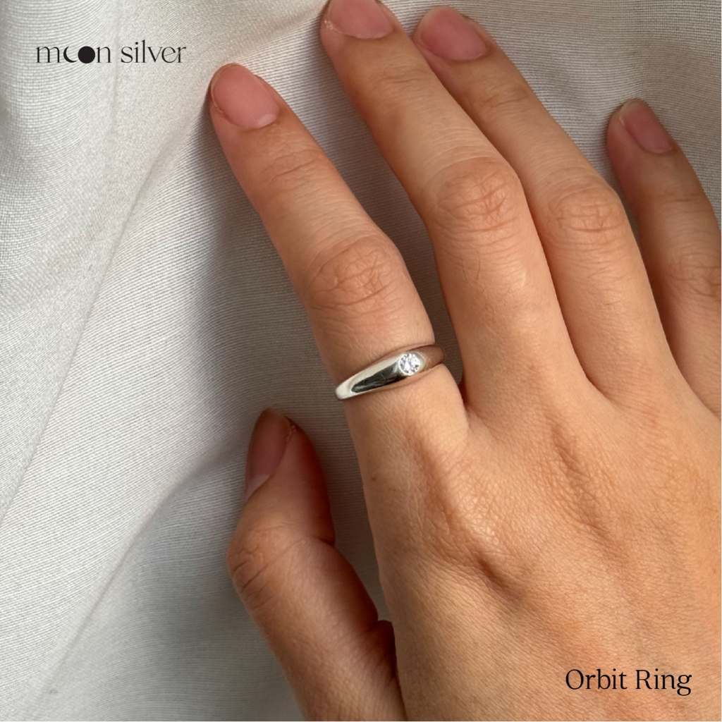 Moonsilver แหวนเงินแท้ 925 รุ่น Orbit ฝังเพชร CZ เกรด AAA (ถ้าไม่มีไซส์ กดไซส์ใกล้เคียงแล้ว Note แจ้งได้เลยครับ)