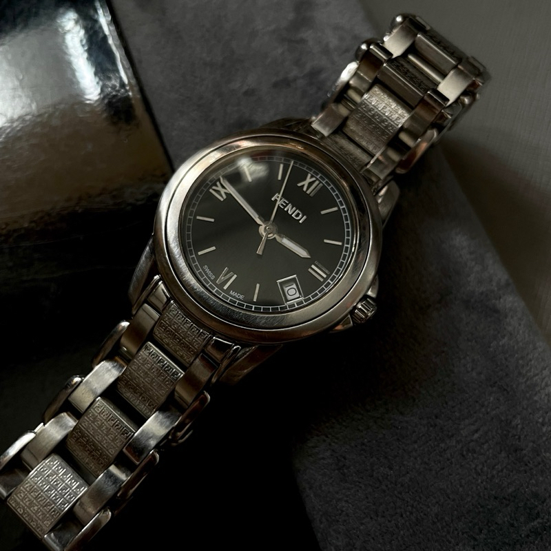 แท้ 100% FENDI FLIP นาฬิกาพลิกได้สภาพ Nos.