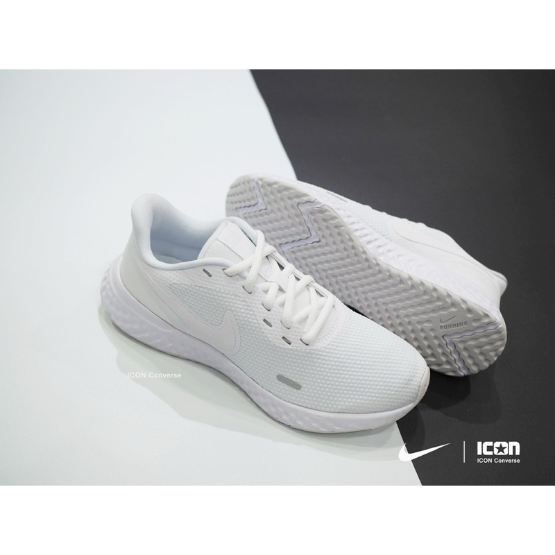 รองเท้าวิ่งผู้หญิง Nike Revolution 5 l สินค้าแท้พร้อมถุง Shop l ICON Converse