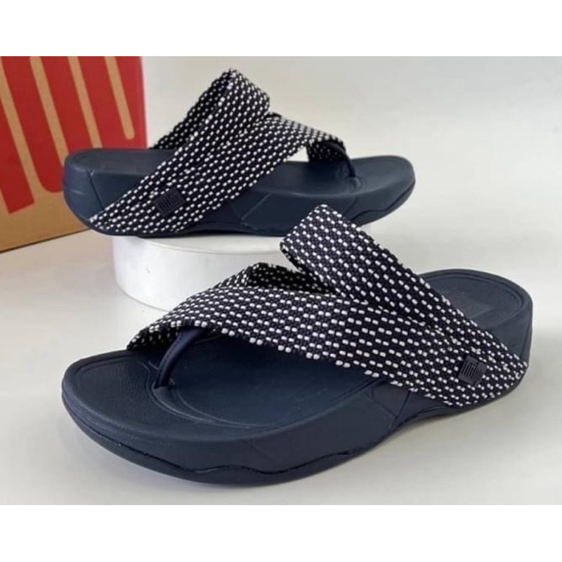รองเท้าเเตะ fitflop สลิงรุ่นใหม่ สวย ใส่ได้ทั้ง หญิงและชายไซร้ 36----44