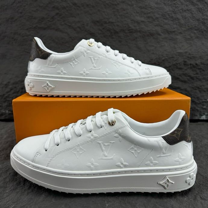 100% ของแท้ Louis Vuitton LV TIME OUT Low Top Casual ร้อยรองเท้าผ้าใบสำหรับผู้ชายและผู้หญิงพิมพ์สีขา