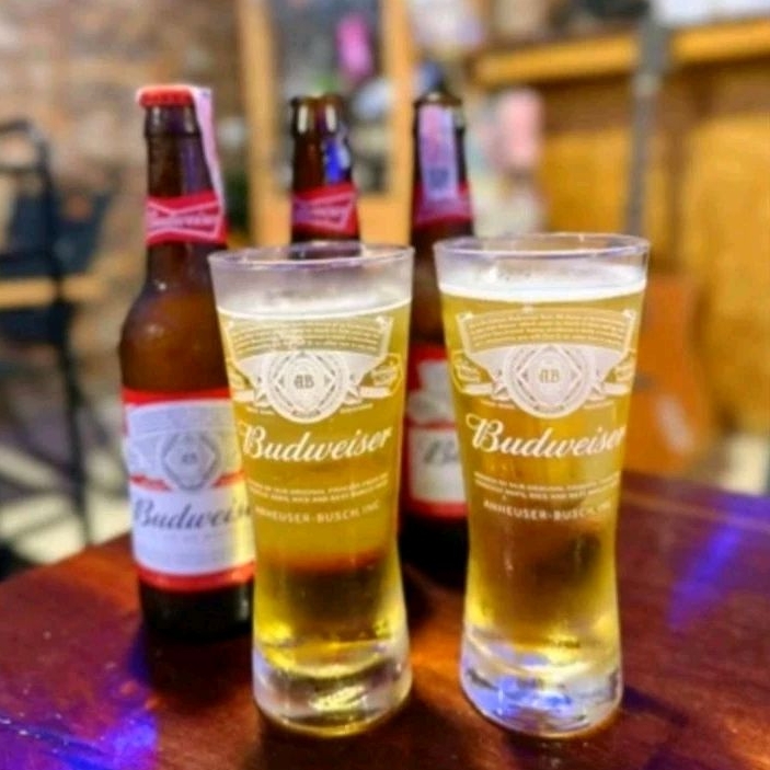 แก้วเบียร์  Budweiser  เนื้อแก้วใสมีขนาด 330ml. งานแท้(ควรสั่งไม่เกินบิลละ6ใบต่อคำสั่งซื้อ)