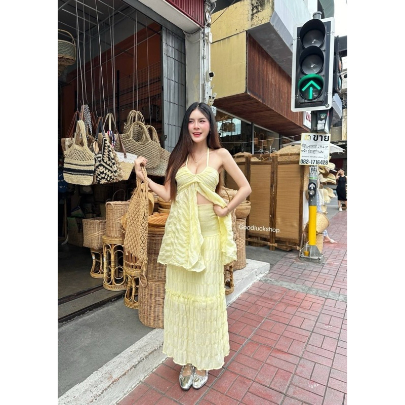 เซ็ตเสื้อผูกคอ~กระโปรงระบายยาว ผ้าย่นอัดยับ’ มีความพริ้วใส่สบาย