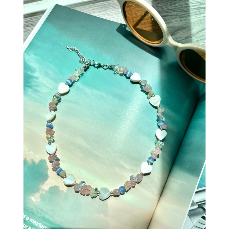 New Collection หินคละสีโทนฟ้า ชมพู สลับลูกปัดหัวใจเปลือกหอย