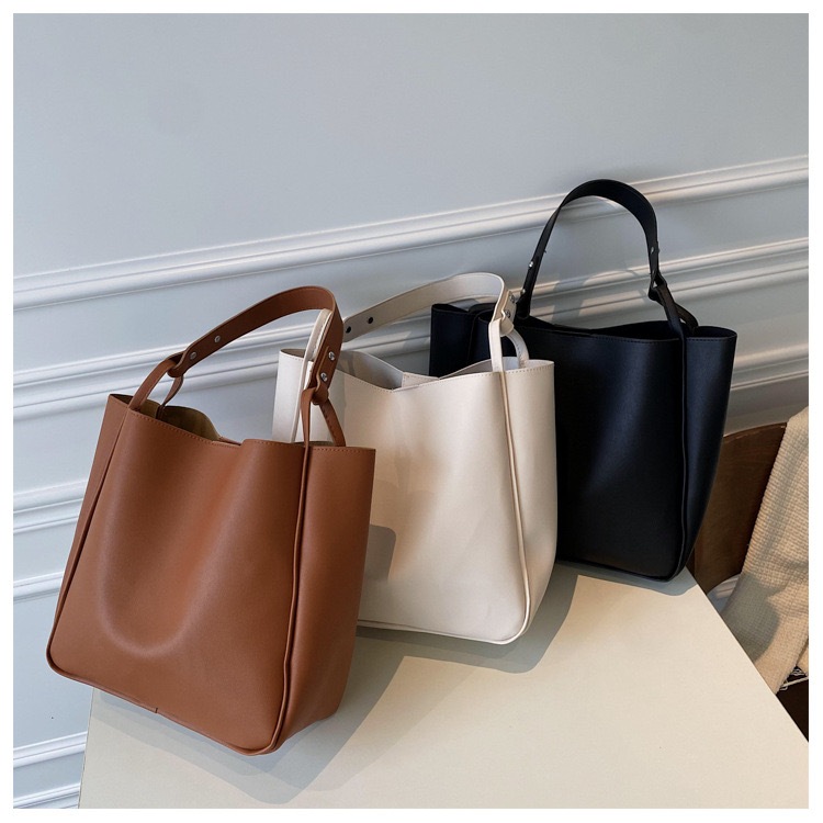 Lucky girlกระเป๋าโท้ตรุ่นใหม่มีความจุขนาดใหญ่มาก โดยมีให้เลือกสามสี SP8321