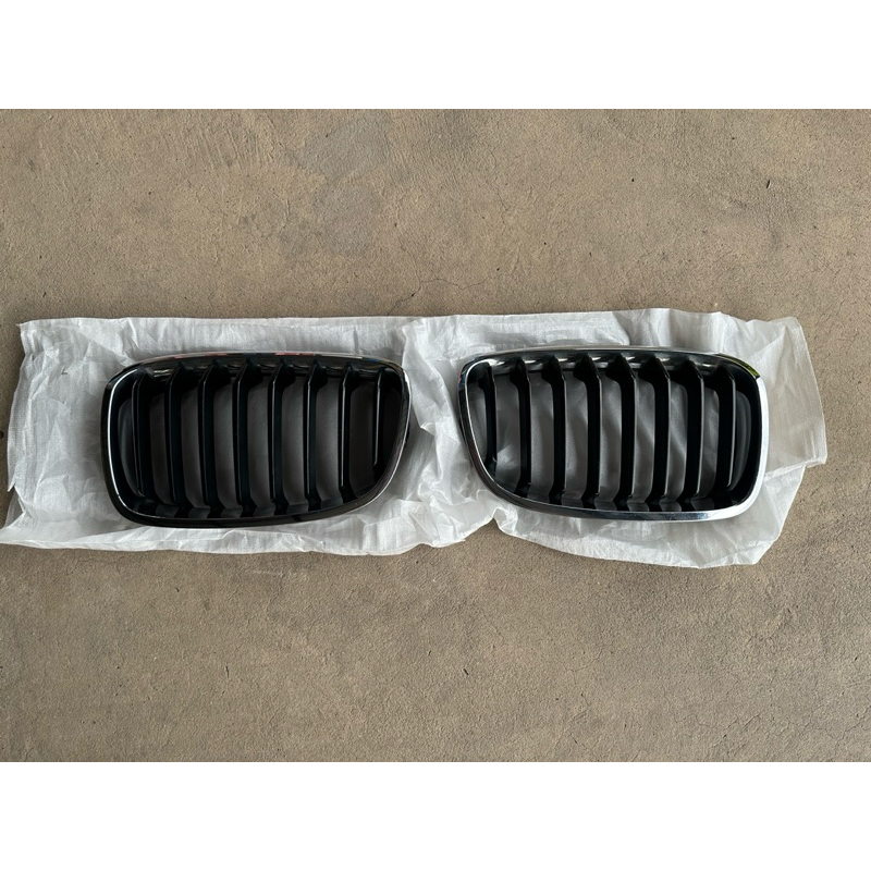 กระจังหน้า BMW 116i f20 แท้ถอด มือสอง