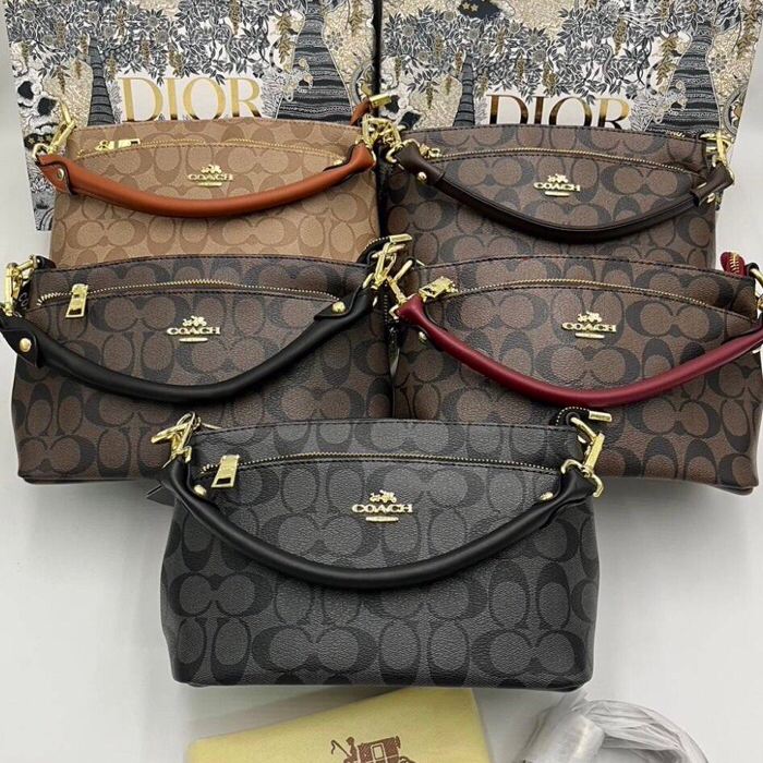 กระเป๋า Coach ของผู้หญิงถือได้สะพายได้ใส่ 10 นิ้วมี หลายช่องสินค้ามีพร้อมส่ง